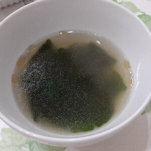 コンソメで作る中華風わかめスープ